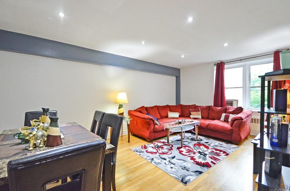 300 Broadway, Yonkers NY 10701-2455 exterior