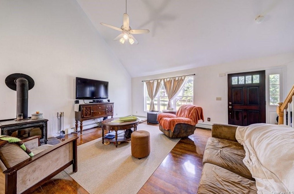 25 Rosewood Ln, Wurtsboro NY  12790-8024 exterior