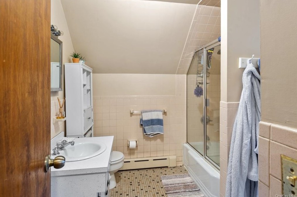 754 Palisade Ave, Yonkers NY 10703-1819 exterior