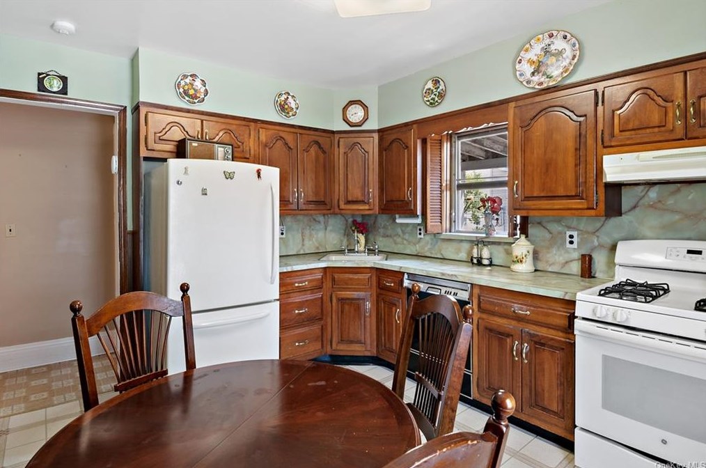 754 Palisade Ave, Yonkers NY 10703-1819 exterior