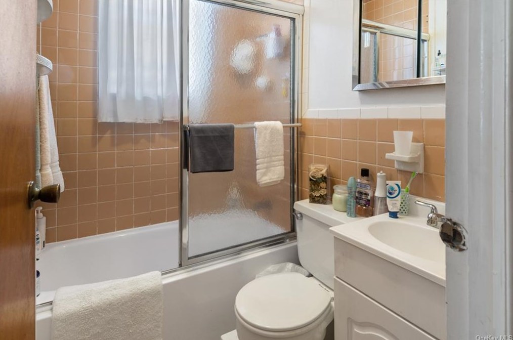 754 Palisade Ave, Yonkers NY 10703-1819 exterior