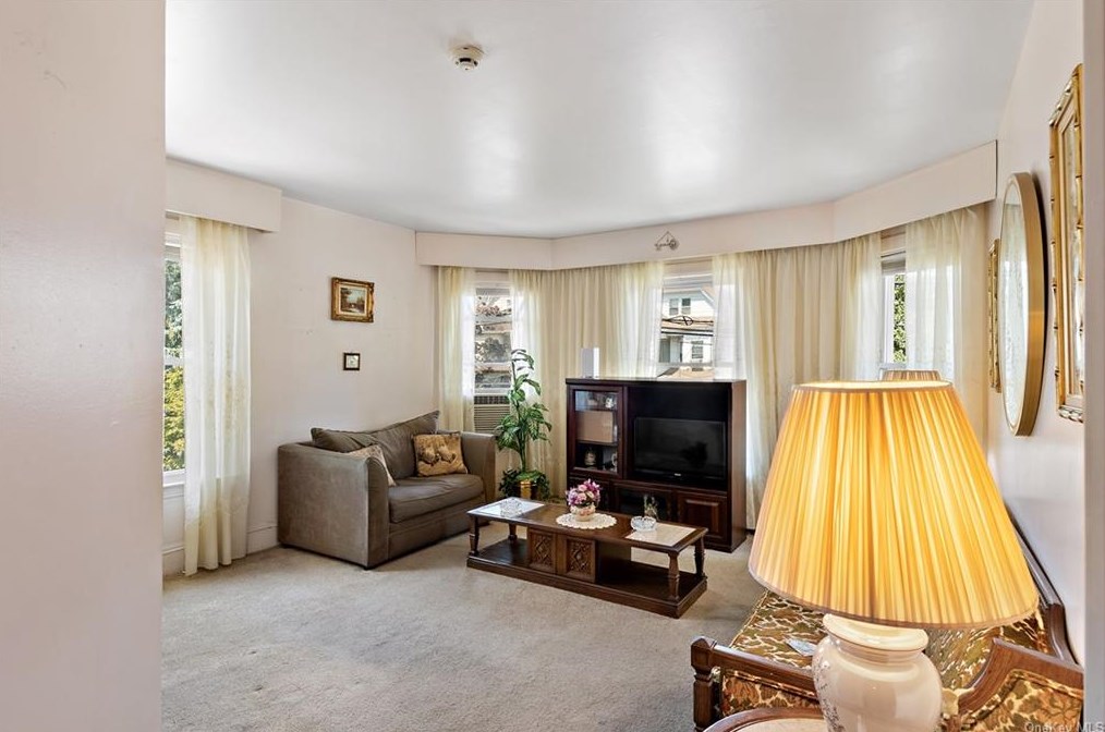 754 Palisade Ave, Yonkers NY 10703-1819 exterior