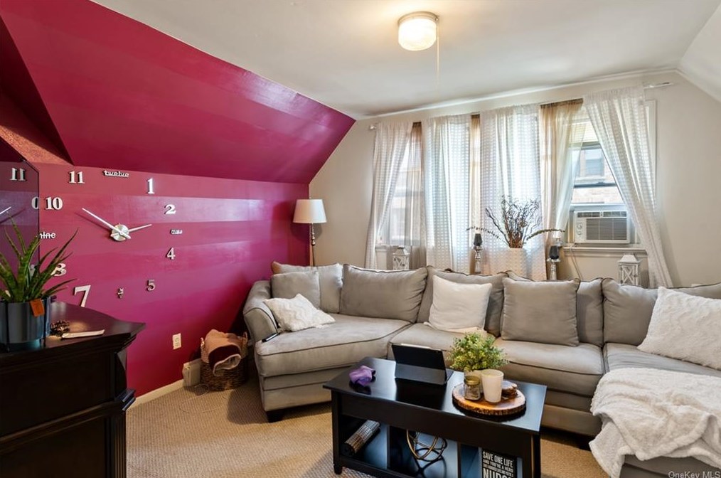 754 Palisade Ave, Yonkers NY 10703-1819 exterior