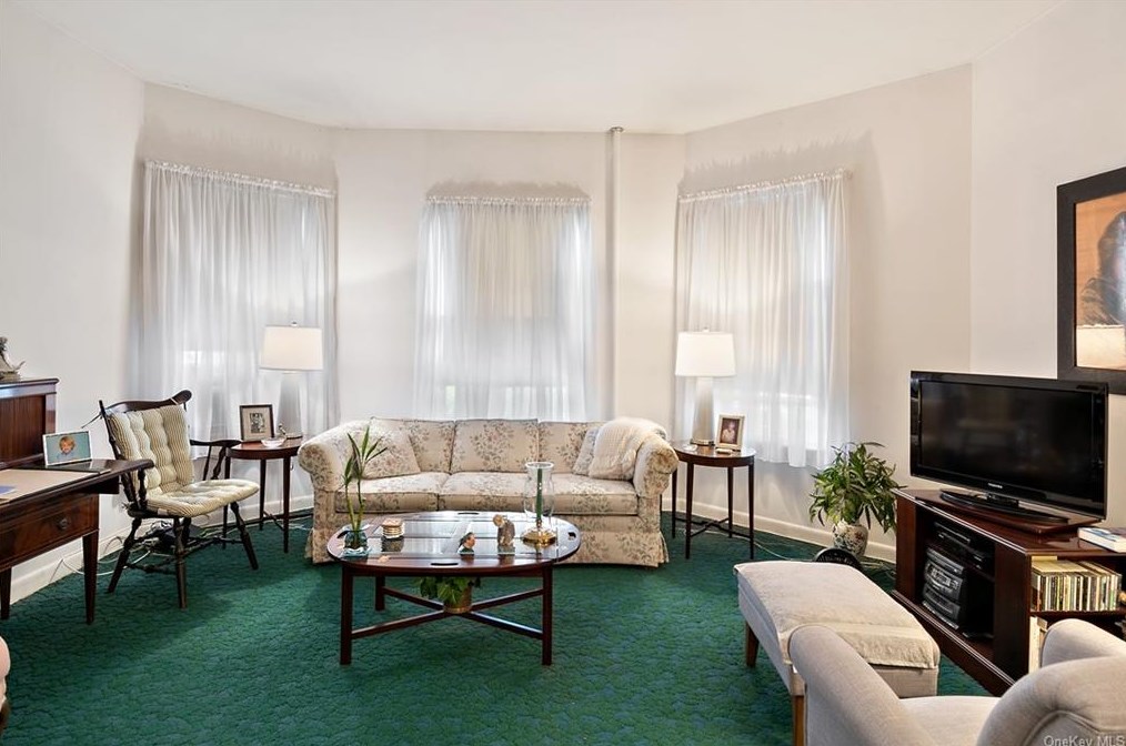 754 Palisade Ave, Yonkers NY 10703-1819 exterior