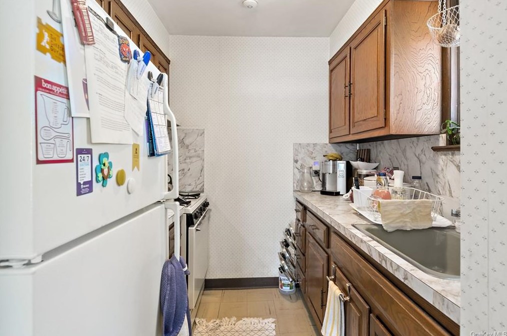 754 Palisade Ave, Yonkers NY 10703-1819 exterior