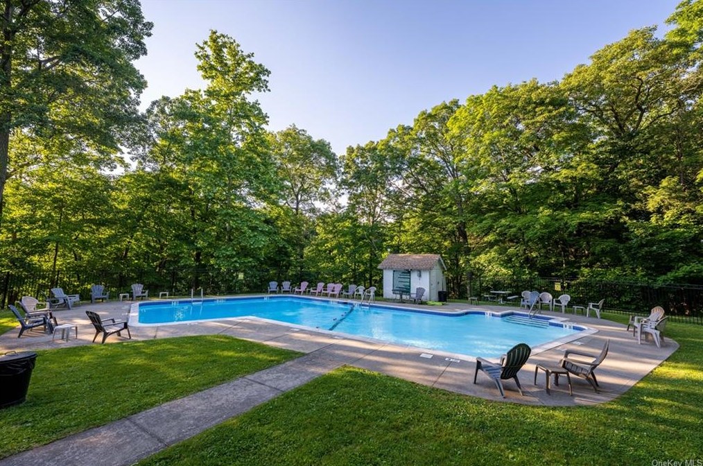 3 Hook Rd, Poughkeepsie NY 12601-1110 exterior