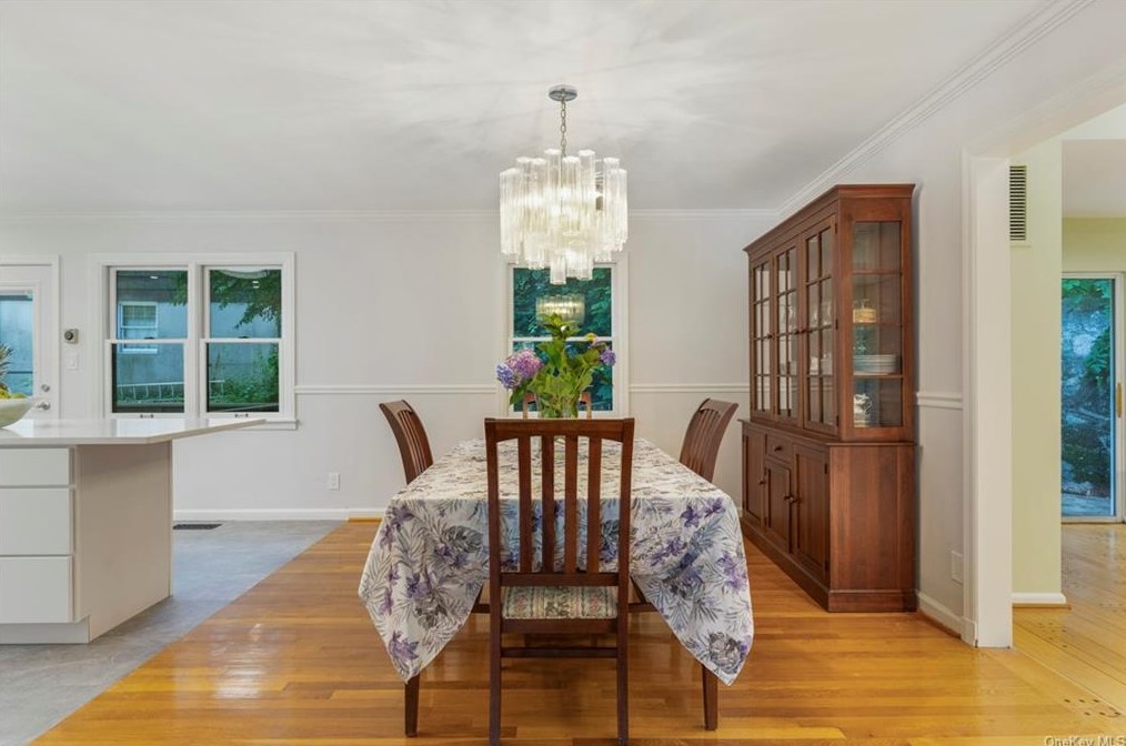 820 Fenimore Rd, Larchmont NY  10538-1114 exterior