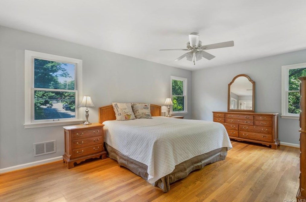 820 Fenimore Rd, Larchmont NY  10538-1114 exterior