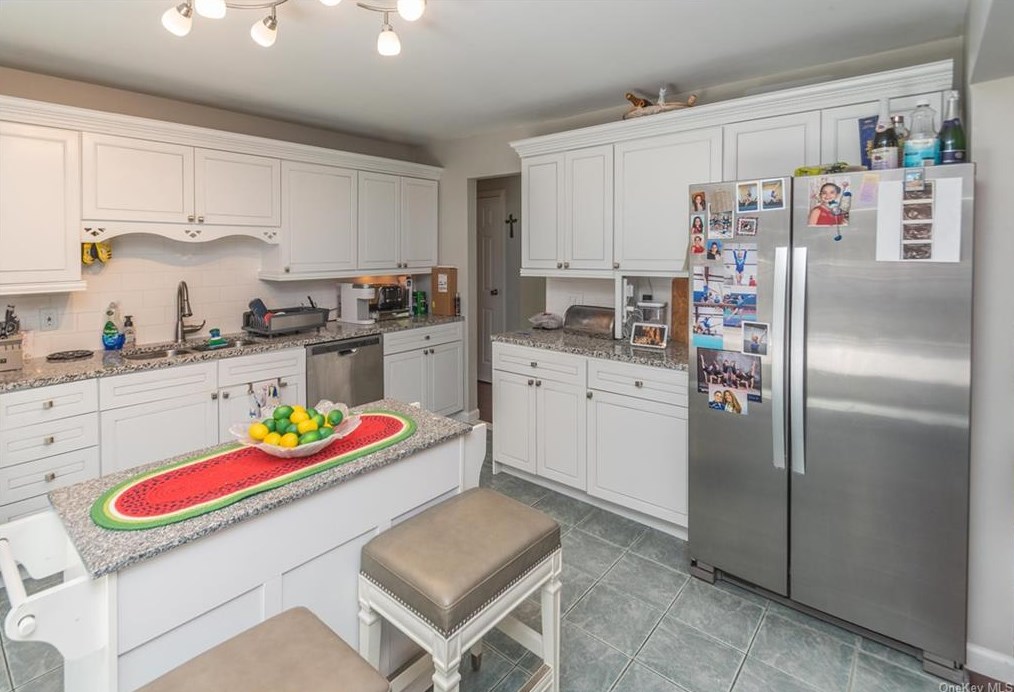 19 Circle Dr, Monroe NY  10950-3638 exterior