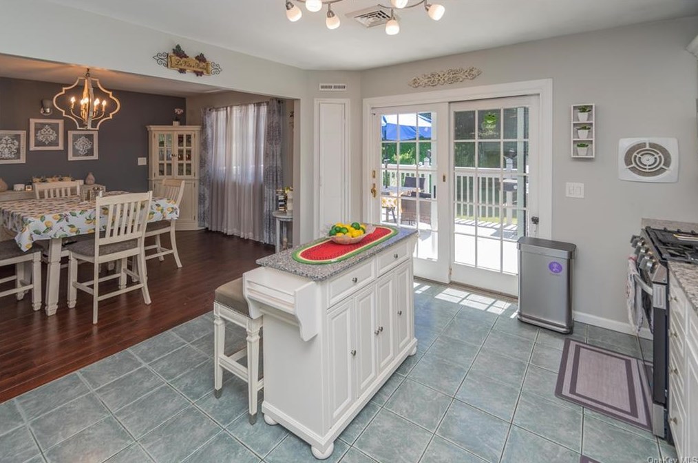 19 Circle Dr, Monroe NY  10950-3638 exterior