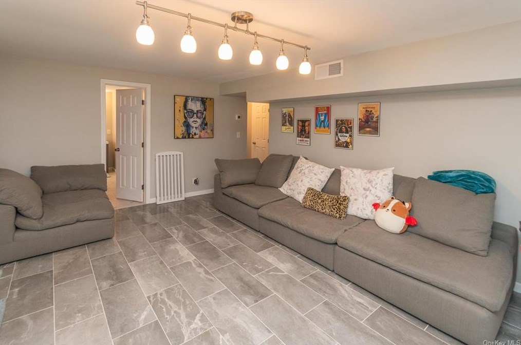 19 Circle Dr, Monroe NY  10950-3638 exterior