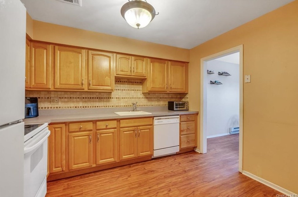 62 Richard Ct, Mount Ivy NY  10970-2308 exterior