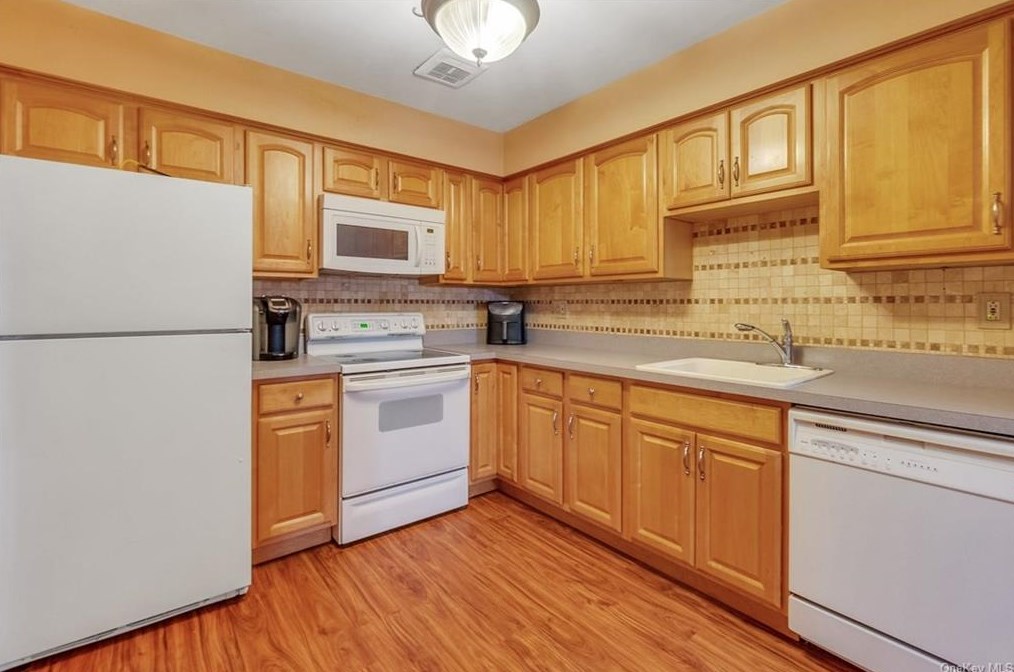 62 Richard Ct, Mount Ivy NY  10970-2308 exterior