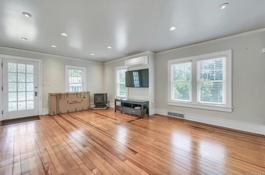 44 Highland Ave, Walden NY  12586-1428 exterior