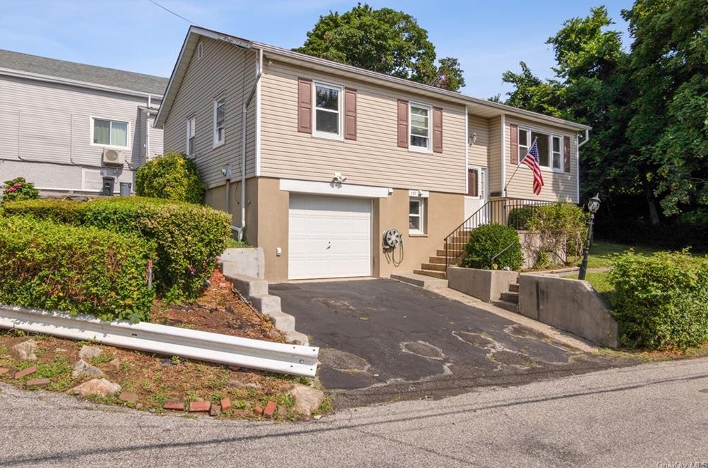 137 Bellevue Pl, Yonkers NY  10703-1626 exterior
