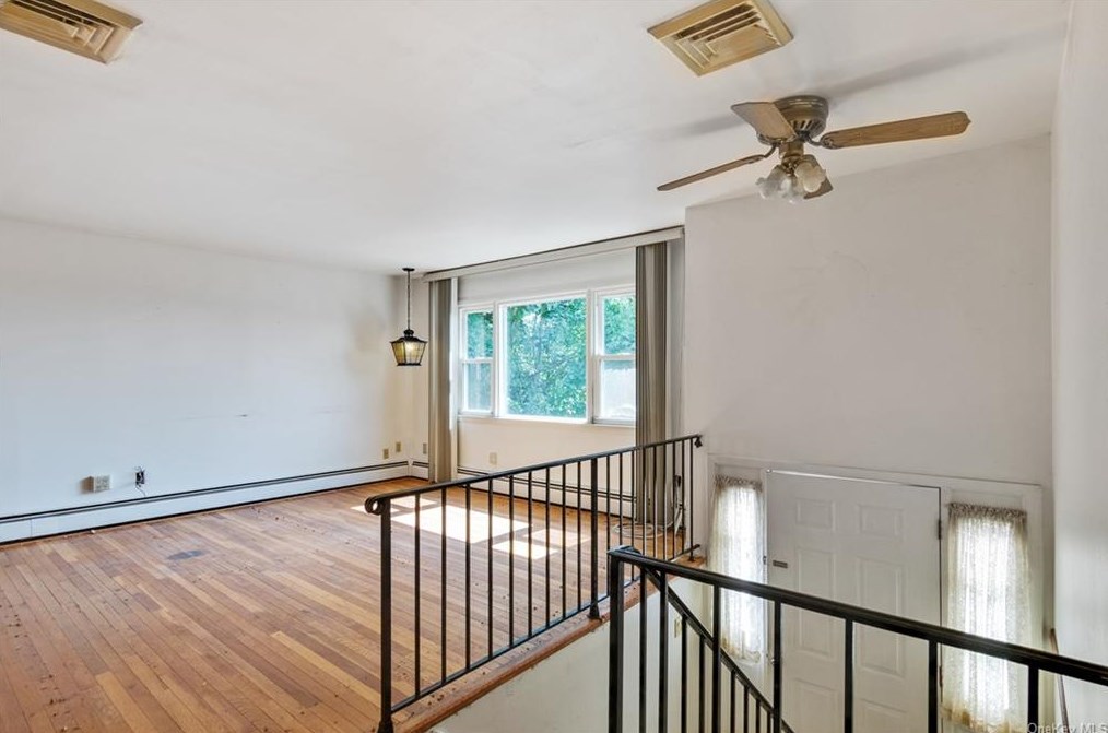 137 Bellevue Pl, Yonkers NY  10703-1626 exterior