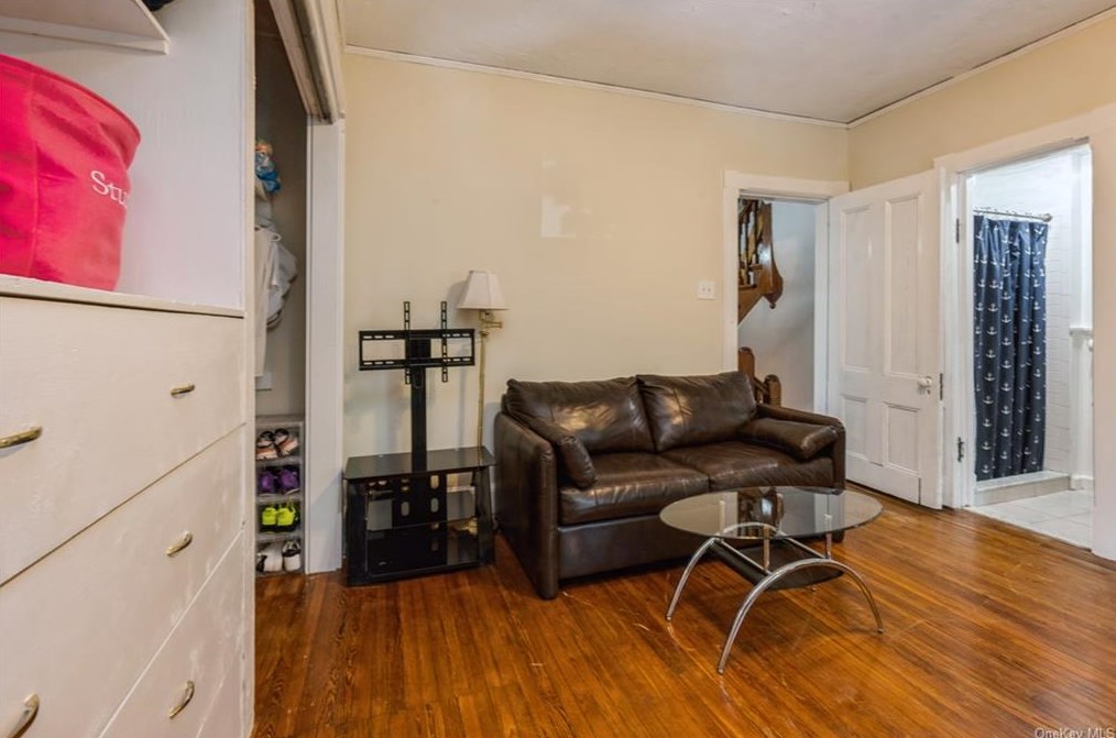 34 Clinton Ave, Dobbs Ferry NY 10522-3000 exterior