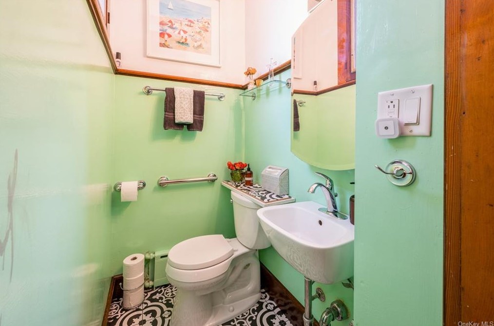 34 Clinton Ave, Dobbs Ferry NY 10522-3000 exterior