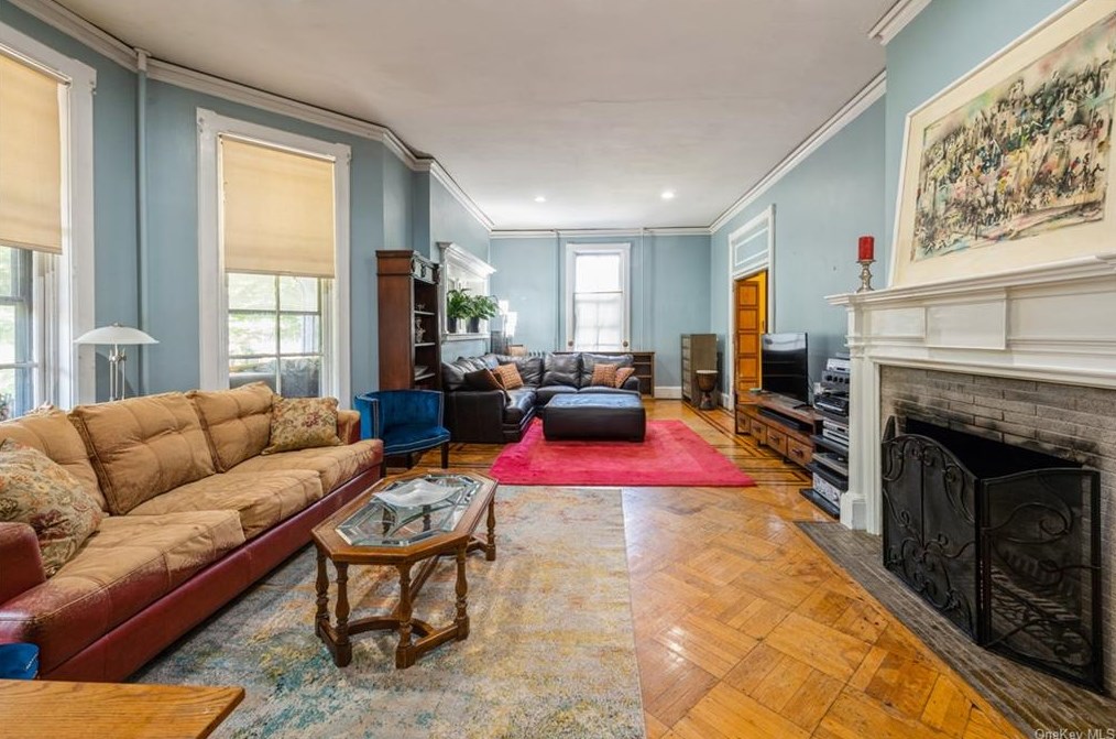 34 Clinton Ave, Dobbs Ferry NY 10522-3000 exterior