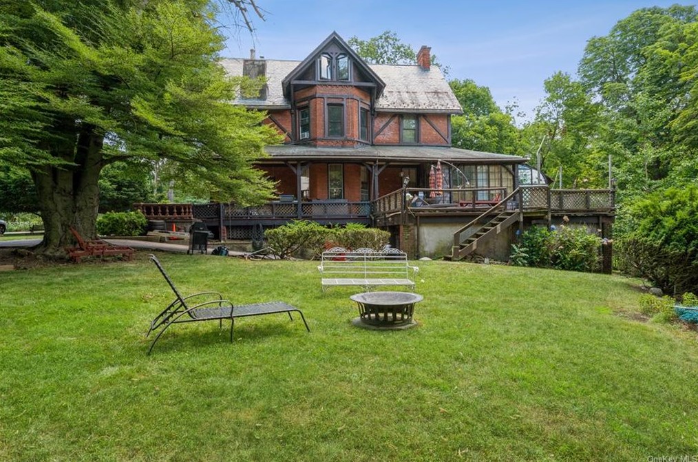 34 Clinton Ave, Dobbs Ferry NY 10522-3000 exterior