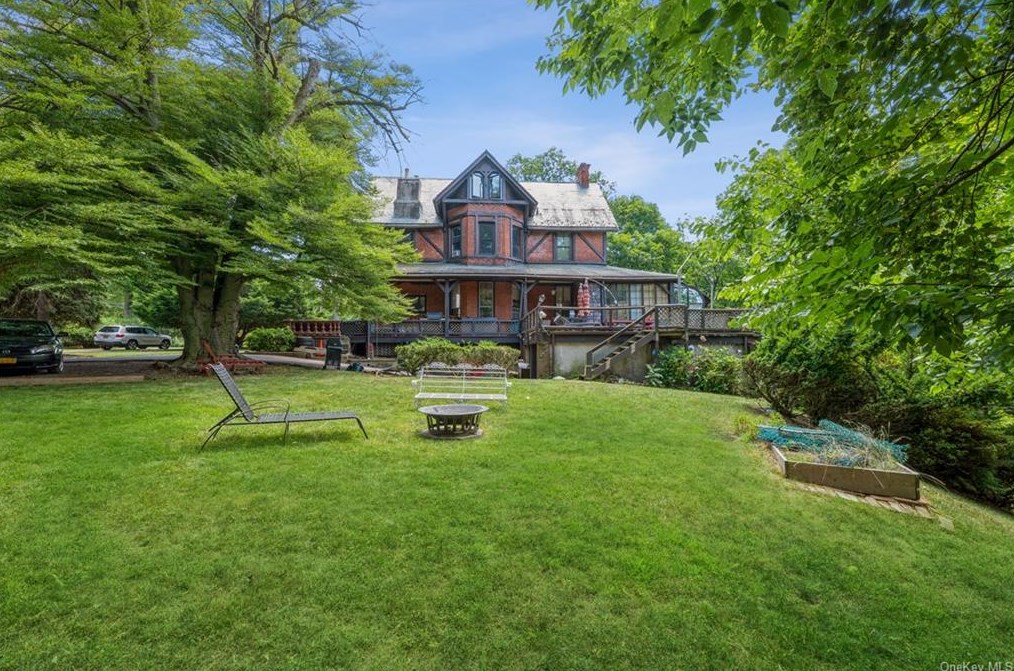 34 Clinton Ave, Dobbs Ferry NY 10522-3000 exterior