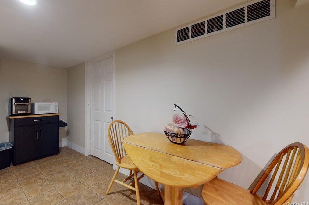 125 Greenwood Dr, Beacon NY  12508-2908 exterior