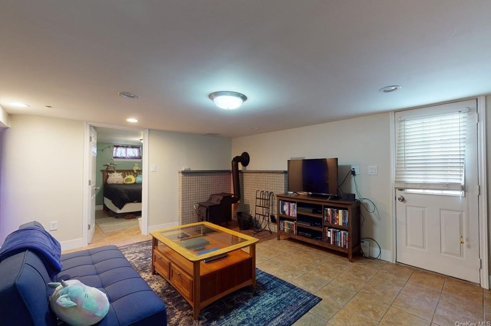 125 Greenwood Dr, Beacon NY  12508-2908 exterior