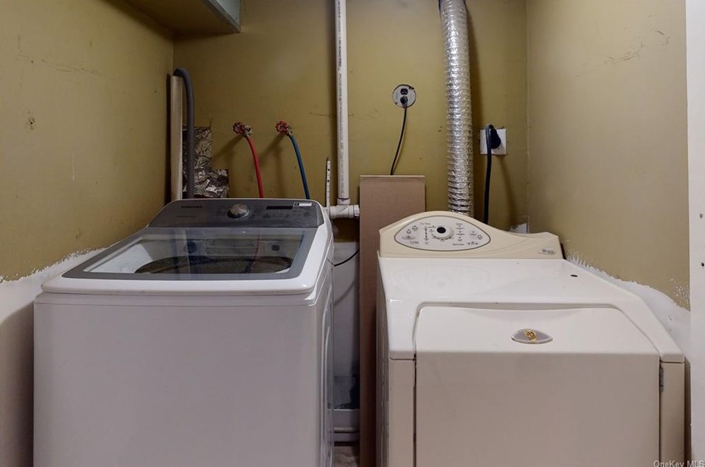 125 Greenwood Dr, Beacon NY  12508-2908 exterior