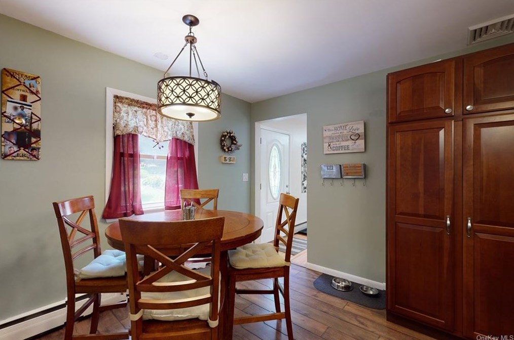 125 Greenwood Dr, Beacon NY  12508-2908 exterior