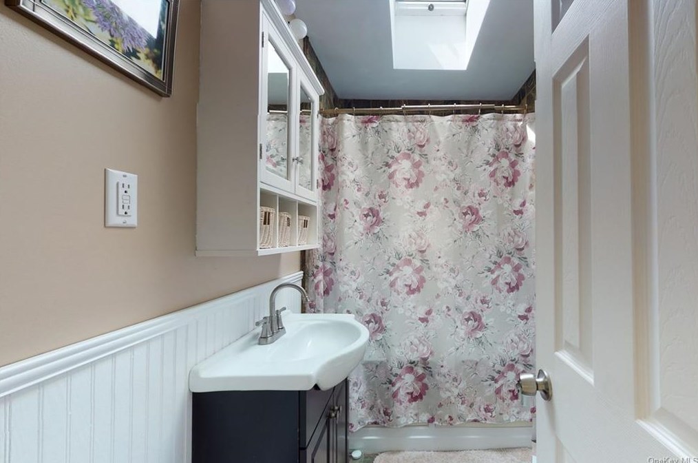 125 Greenwood Dr, Beacon NY  12508-2908 exterior