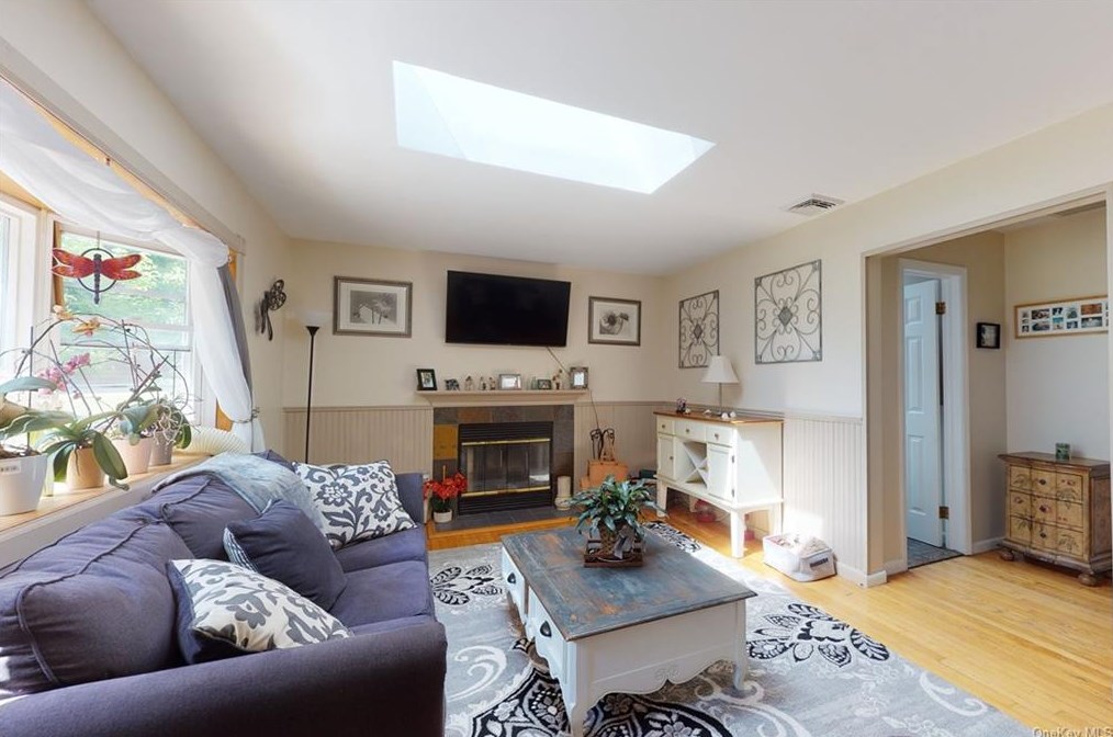 125 Greenwood Dr, Beacon NY  12508-2908 exterior