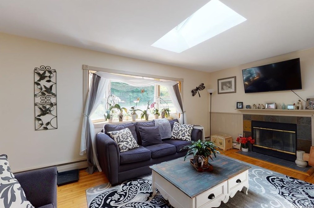 125 Greenwood Dr, Beacon NY  12508-2908 exterior