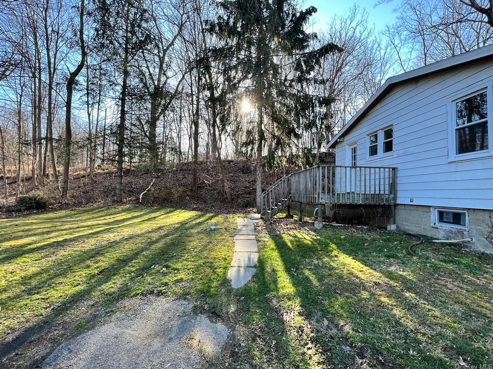 2091 Maple Ave, Cortlandt Manor NY  10567-6003 exterior