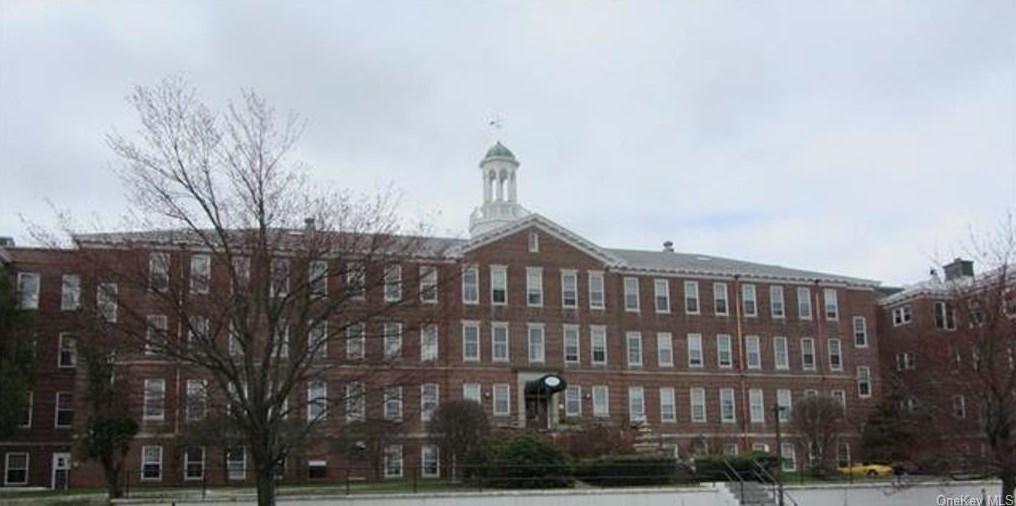 6305 Villa At The Woods, Peekskill NY 10566-4931 exterior