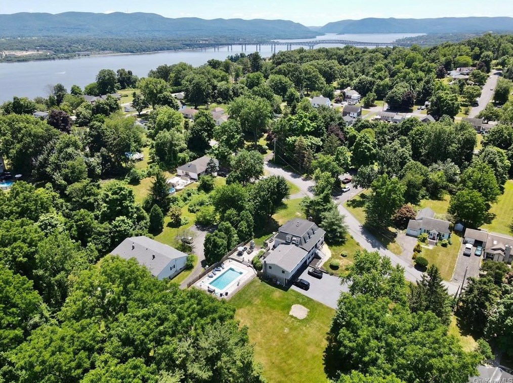 9 Echo Ln, Newburgh NY  12550-1431 exterior