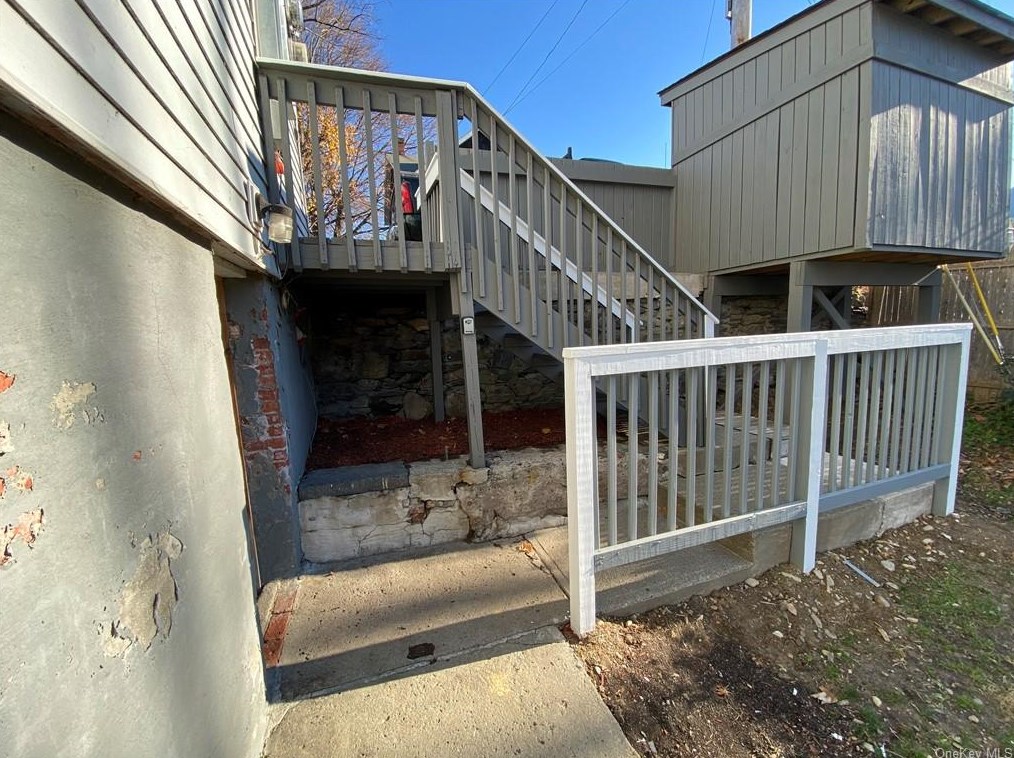 73 Main St, Beacon NY  12508-3327 exterior