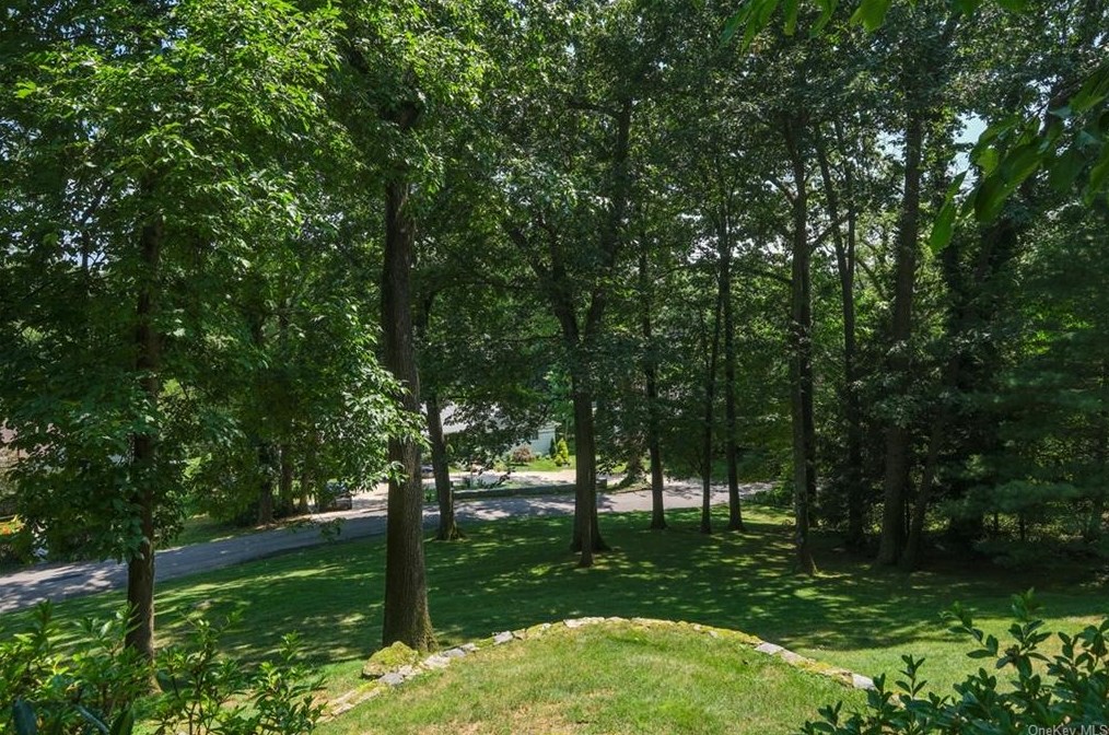 23 Warwick Rd, Yonkers NY 10708-5714 exterior