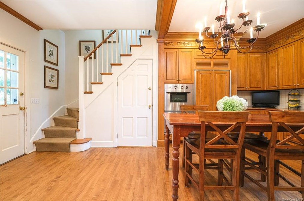 23 Warwick Rd, Yonkers NY 10708-5714 exterior