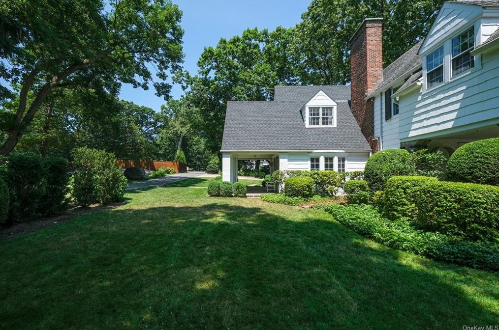 23 Warwick Rd, Yonkers NY 10708-5714 exterior