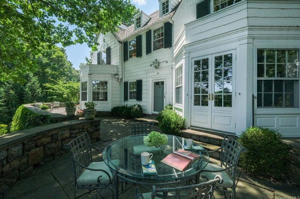 23 Warwick Rd, Yonkers NY 10708-5714 exterior