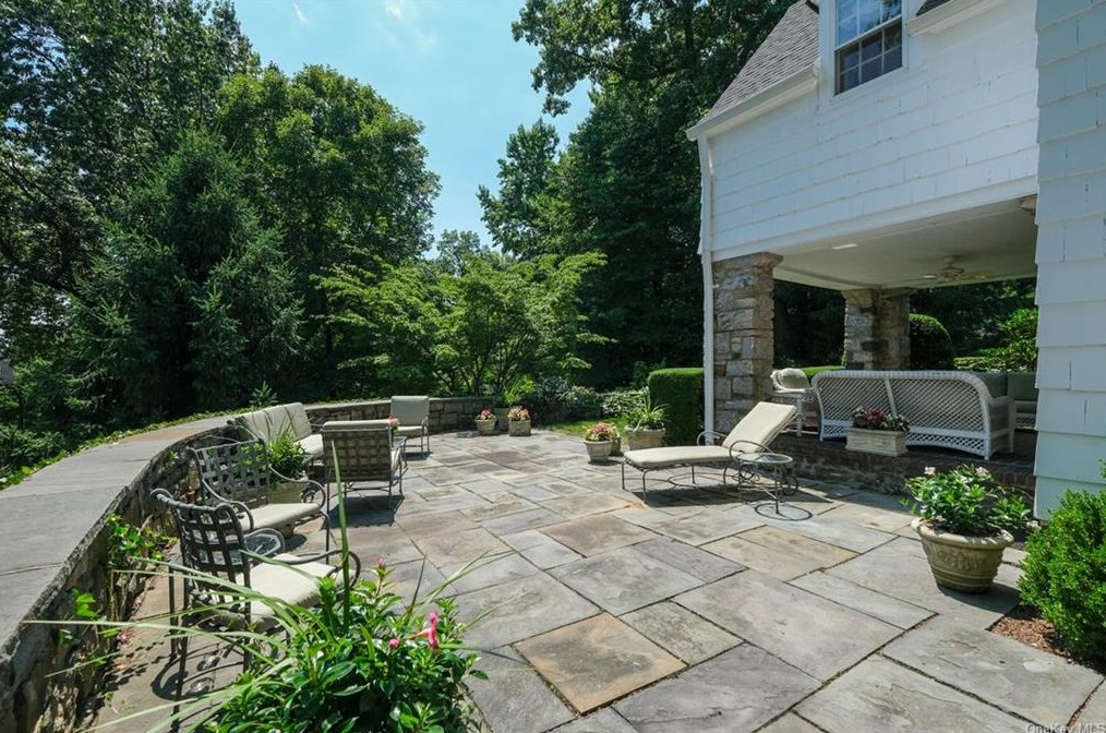 23 Warwick Rd, Yonkers NY 10708-5714 exterior