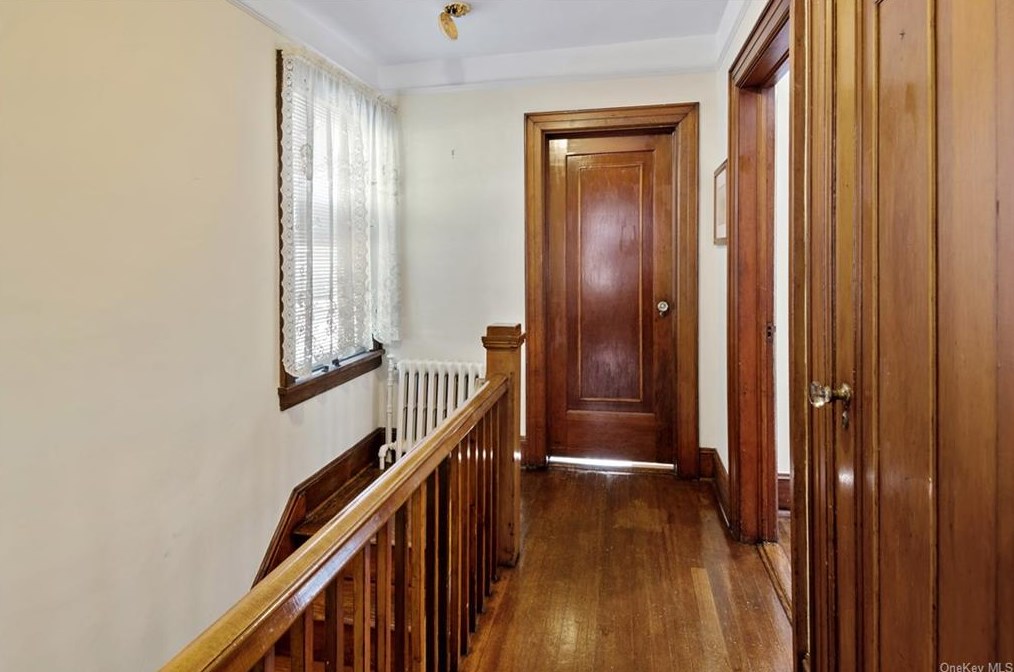 190 Crescent Pl, Yonkers NY 10704-1603 exterior