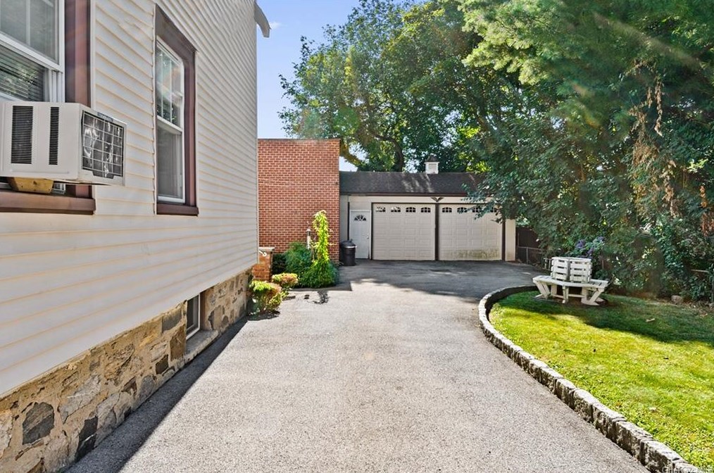 190 Crescent Pl, Yonkers NY 10704-1603 exterior