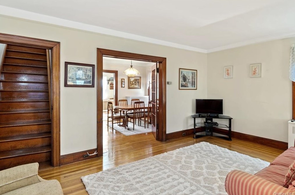 190 Crescent Pl, Yonkers NY 10704-1603 exterior