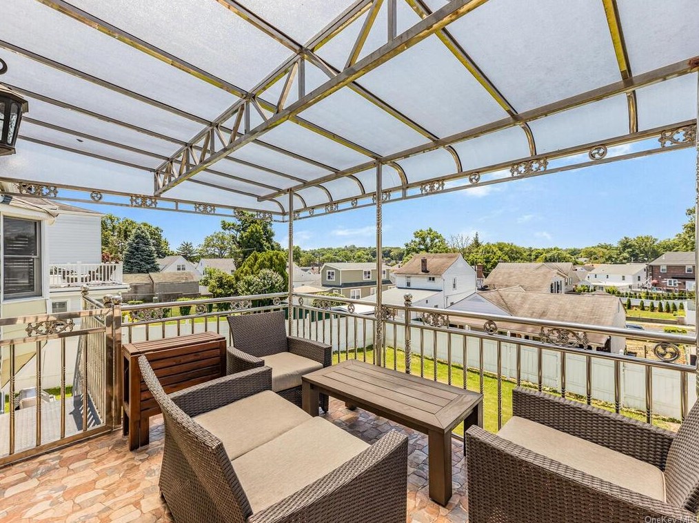 165 Hillview Ave, Yonkers NY 10704-3544 exterior