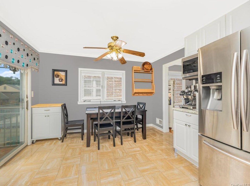 165 Hillview Ave, Yonkers NY 10704-3544 exterior