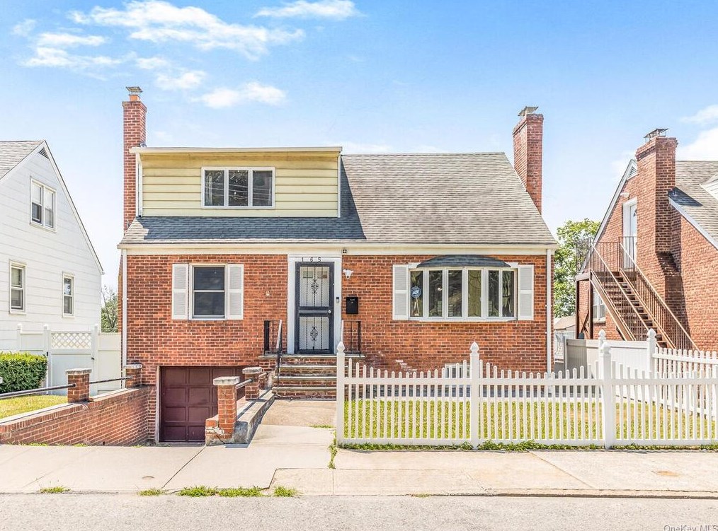 165 Hillview Ave, Yonkers NY 10704-3544 exterior