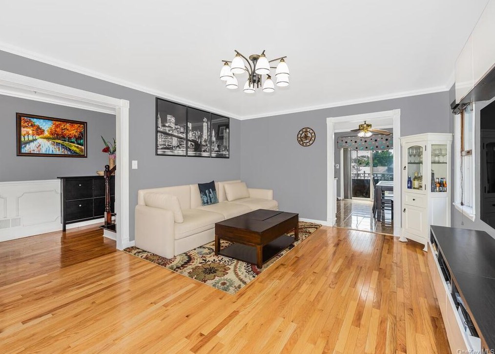 165 Hillview Ave, Yonkers NY 10704-3544 exterior