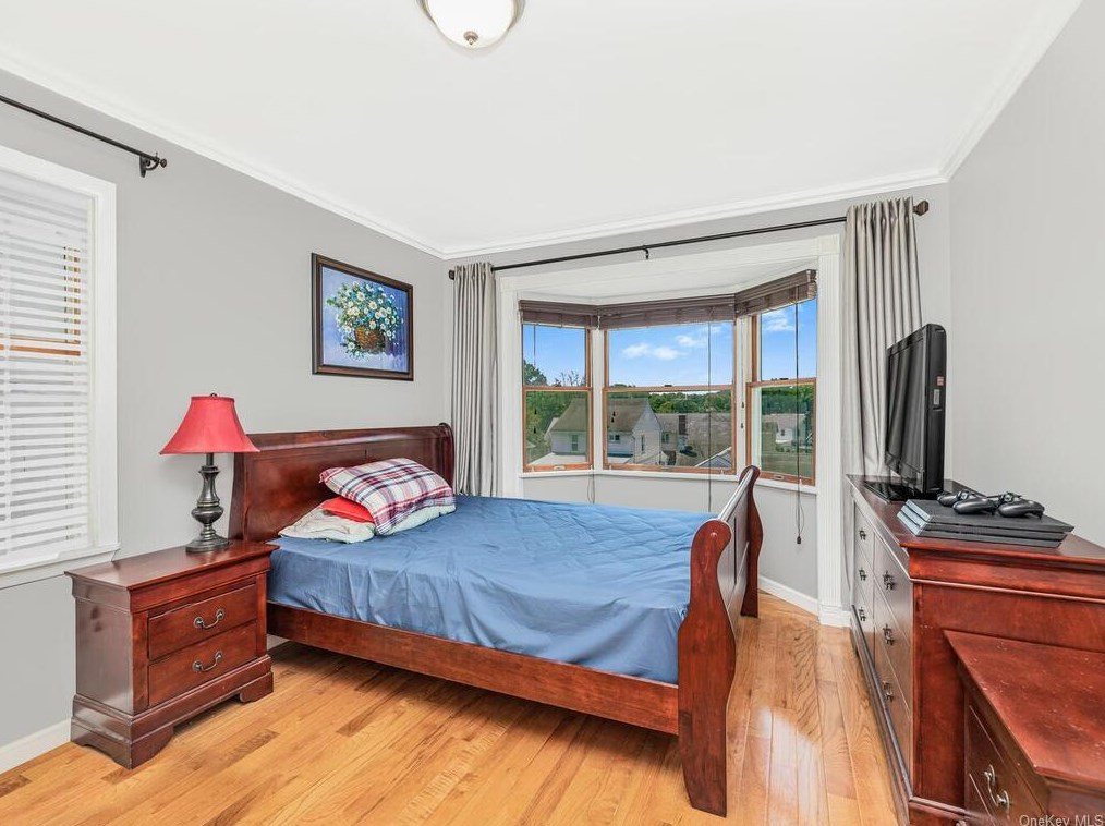 165 Hillview Ave, Yonkers NY 10704-3544 exterior