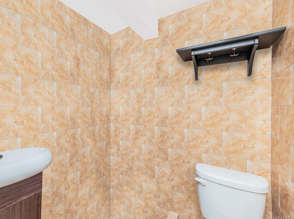 165 Hillview Ave, Yonkers NY 10704-3544 exterior